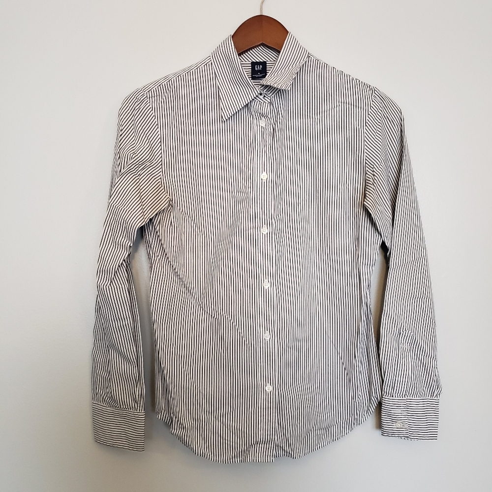 ⭐Gap Black & White Striped Button Up Blouse Size 6